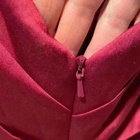 NEW La Femme Wine Red Sleeveless V-Neck High Leg Slit A-Line Gown size 14 - Picture 9 of 9